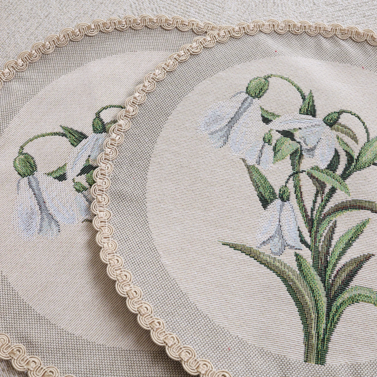 Okrągła serwetka stołowa Przebiśniegi - obrazek 3