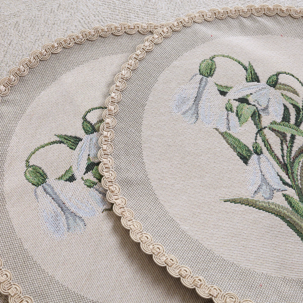 Okrągła serwetka stołowa Przebiśniegi - obrazek 4