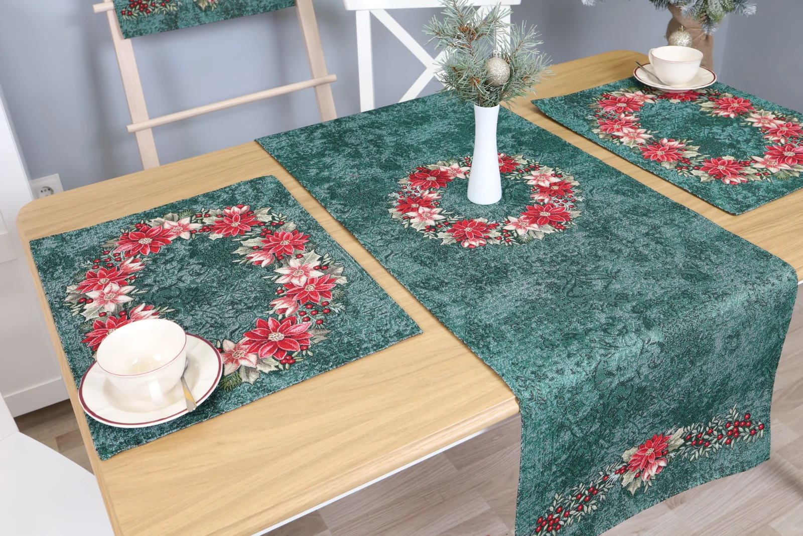 Bieżnik świąteczny Zielony Wieniec z poinsecji - obrazek 2