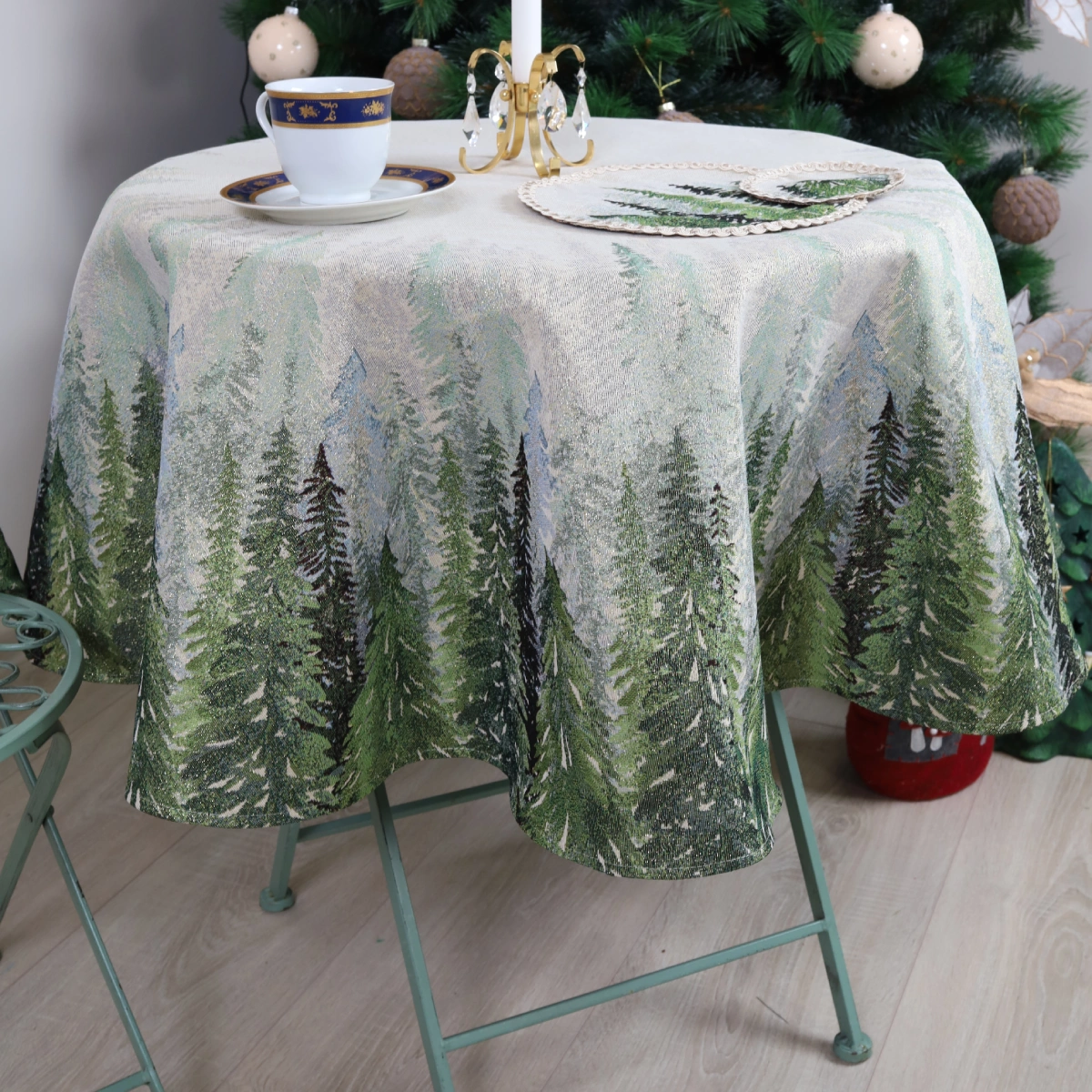 Okrągły obrus świąteczny Las (błyszczący) - obrazek 6