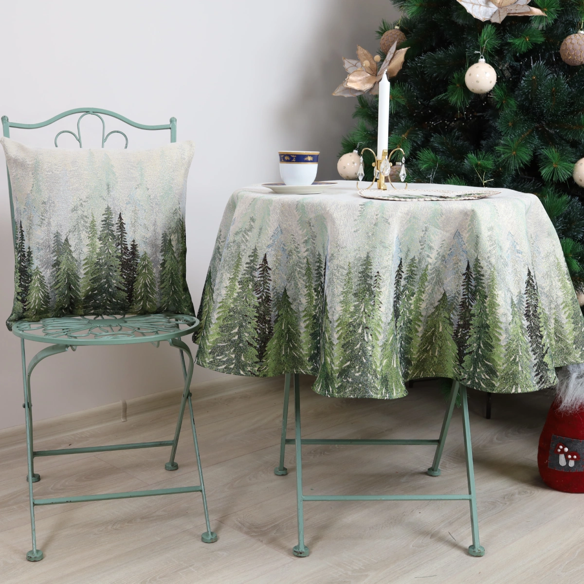 Okrągły obrus świąteczny Las (błyszczący)