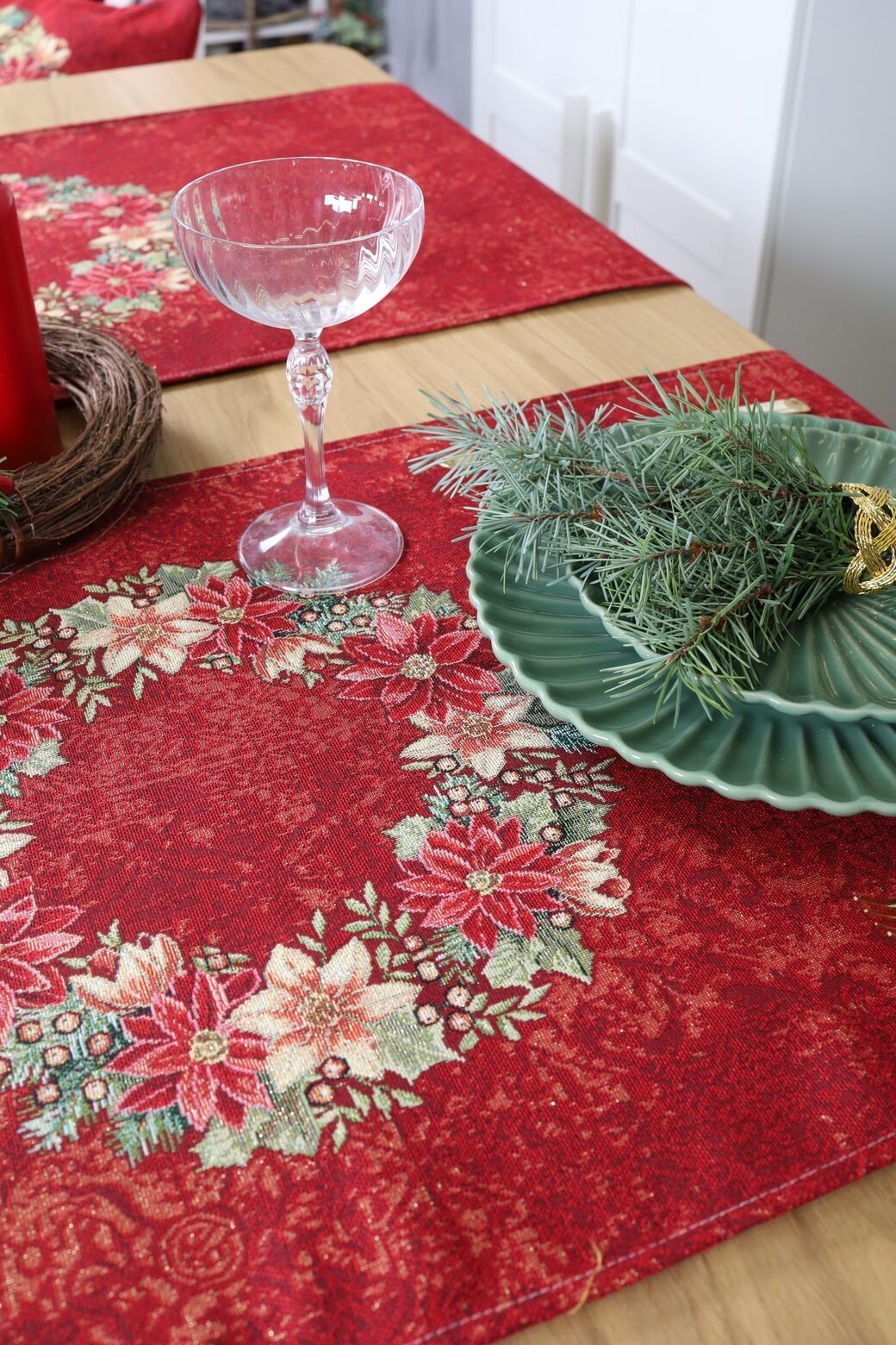 Czerwony bieżnik świąteczny Wieniec z poinsecji - obrazek 3