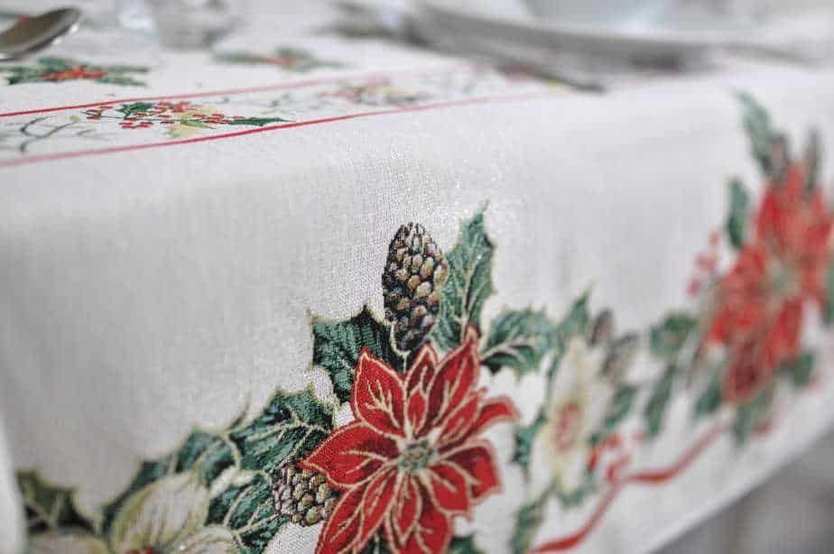 Obrus świąteczny Poinsecja i szyszki - obrazek 2
